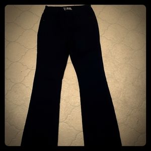 NWOT black, mid rise, bootcut/semi flared Jeans 🖤